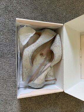 le chateau Silver Crystal-Embellished Pointed-Toe Heels